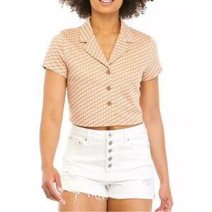 Juniors' Short Sleeve Notch Collar Printed Crop Top